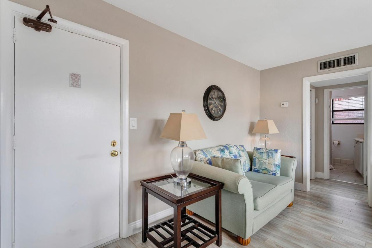 Gulf Winds Resort By Travel Resort Services St. Pete Beach Extérieur photo