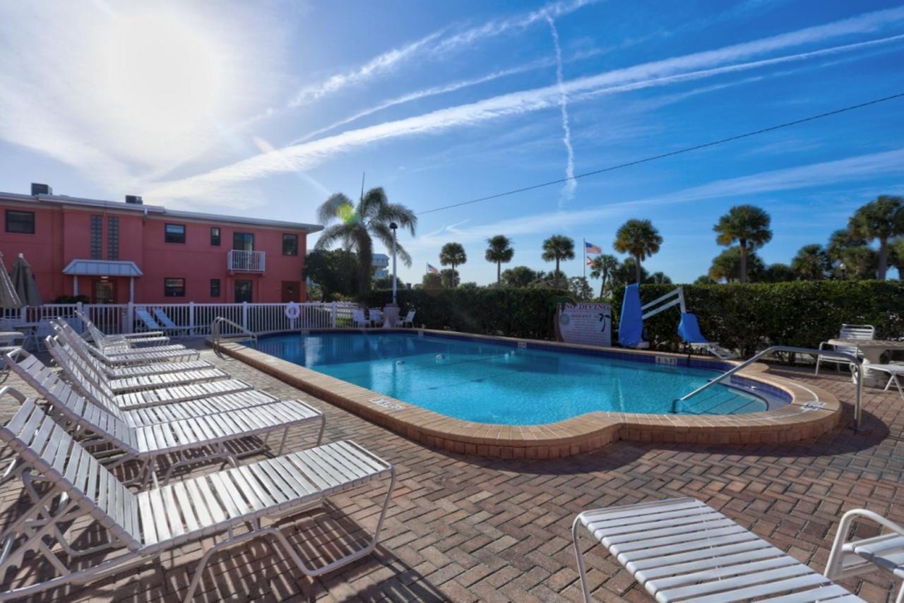 Gulf Winds Resort By Travel Resort Services St. Pete Beach Extérieur photo