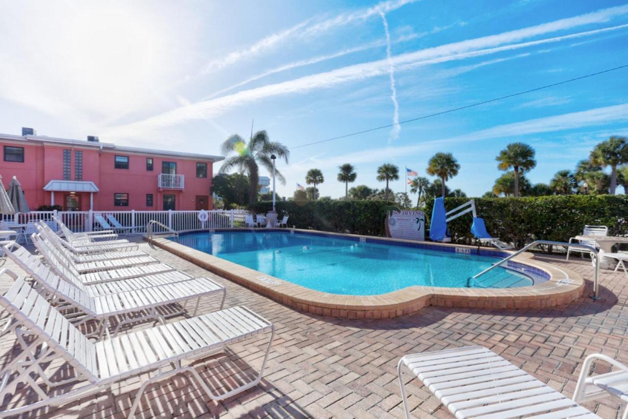 Gulf Winds Resort By Travel Resort Services St. Pete Beach Extérieur photo